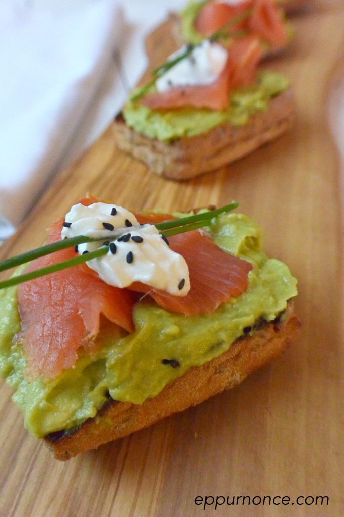 crostini salmone avocado